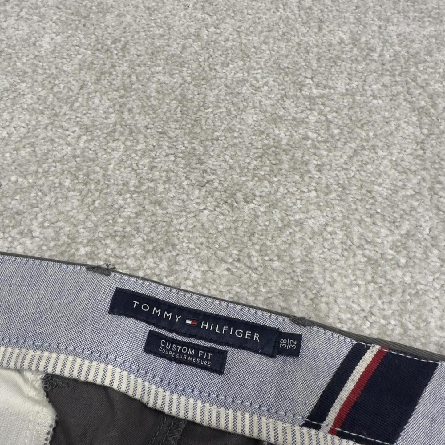Y2K loose Tommy Hilfiger chino pants grey W38L32 Straight leg chino style trousers