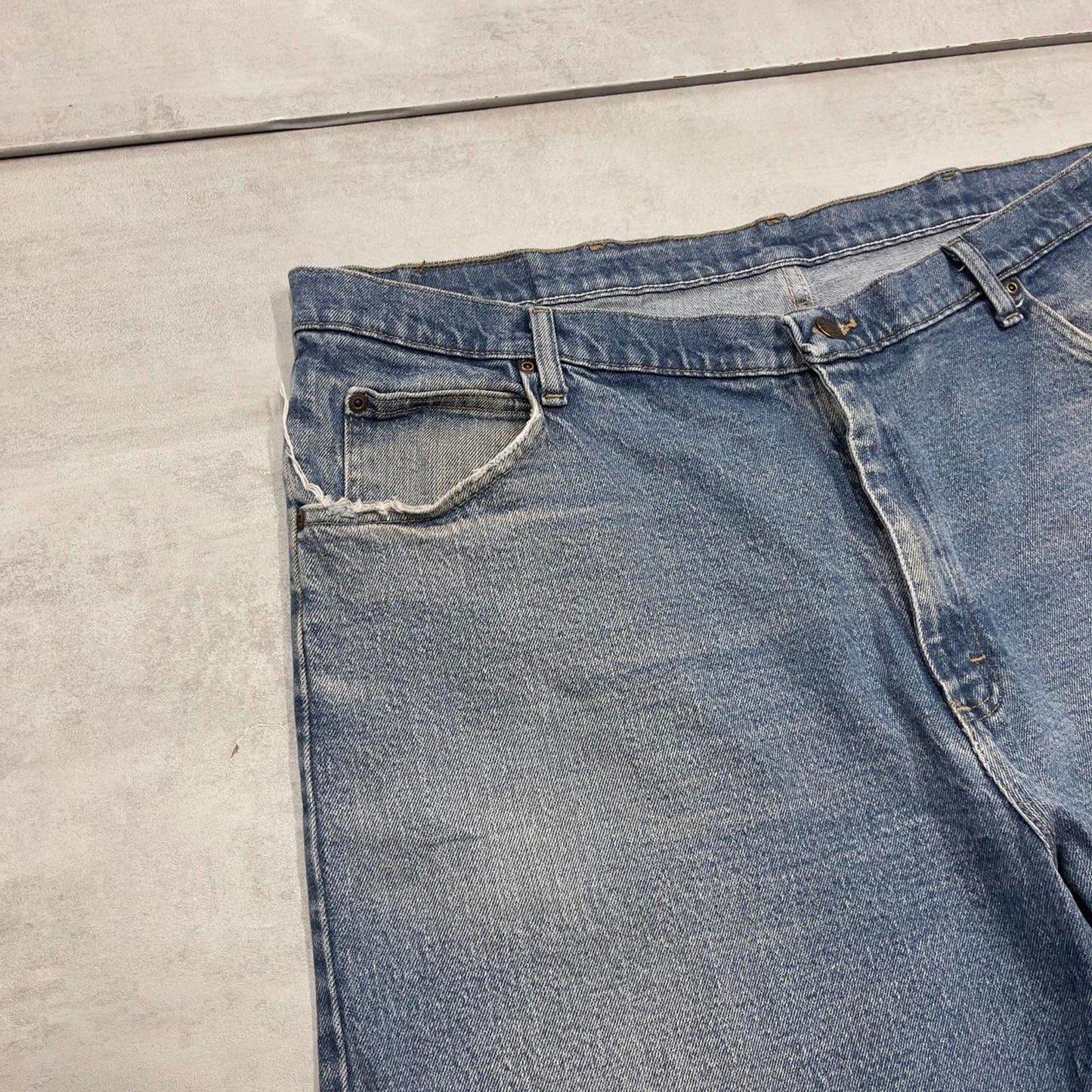 Blue Wrangler denim jorts W42