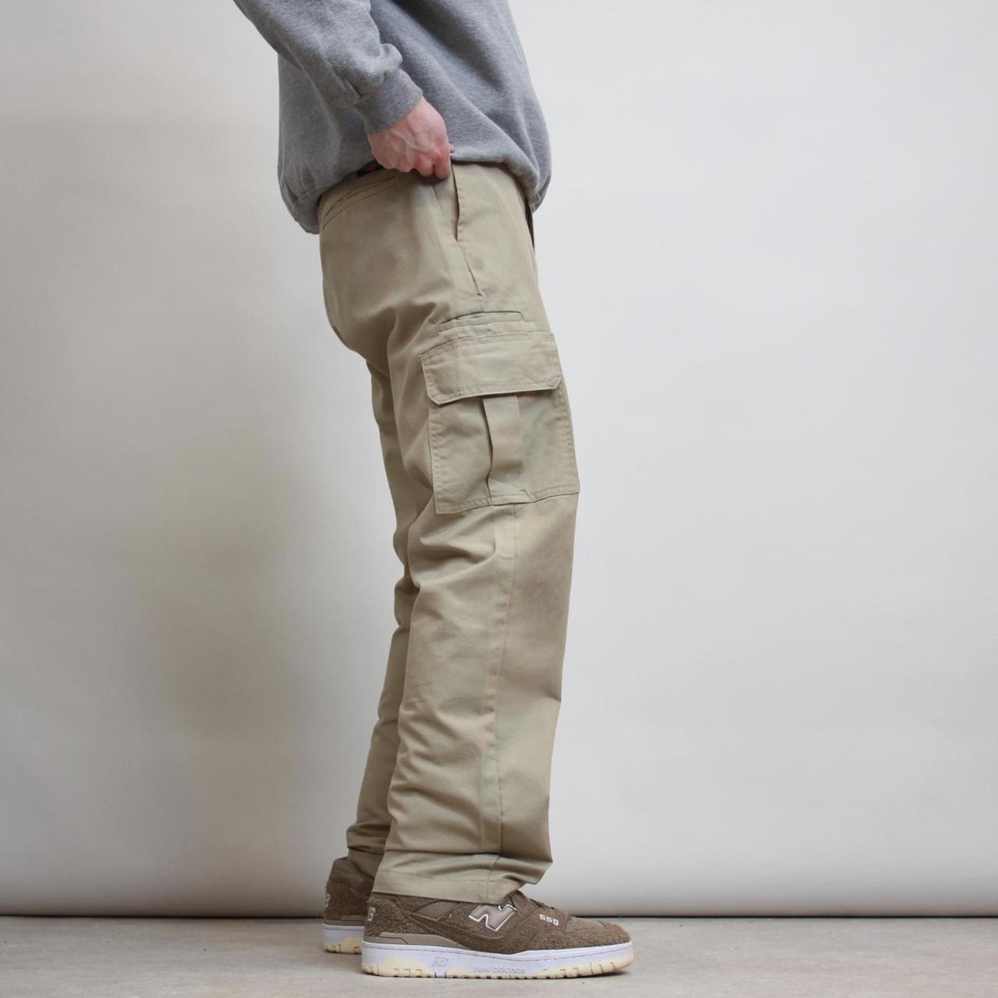 Dickies cargo pants W34 L32 beige slim straight cargos patch logo