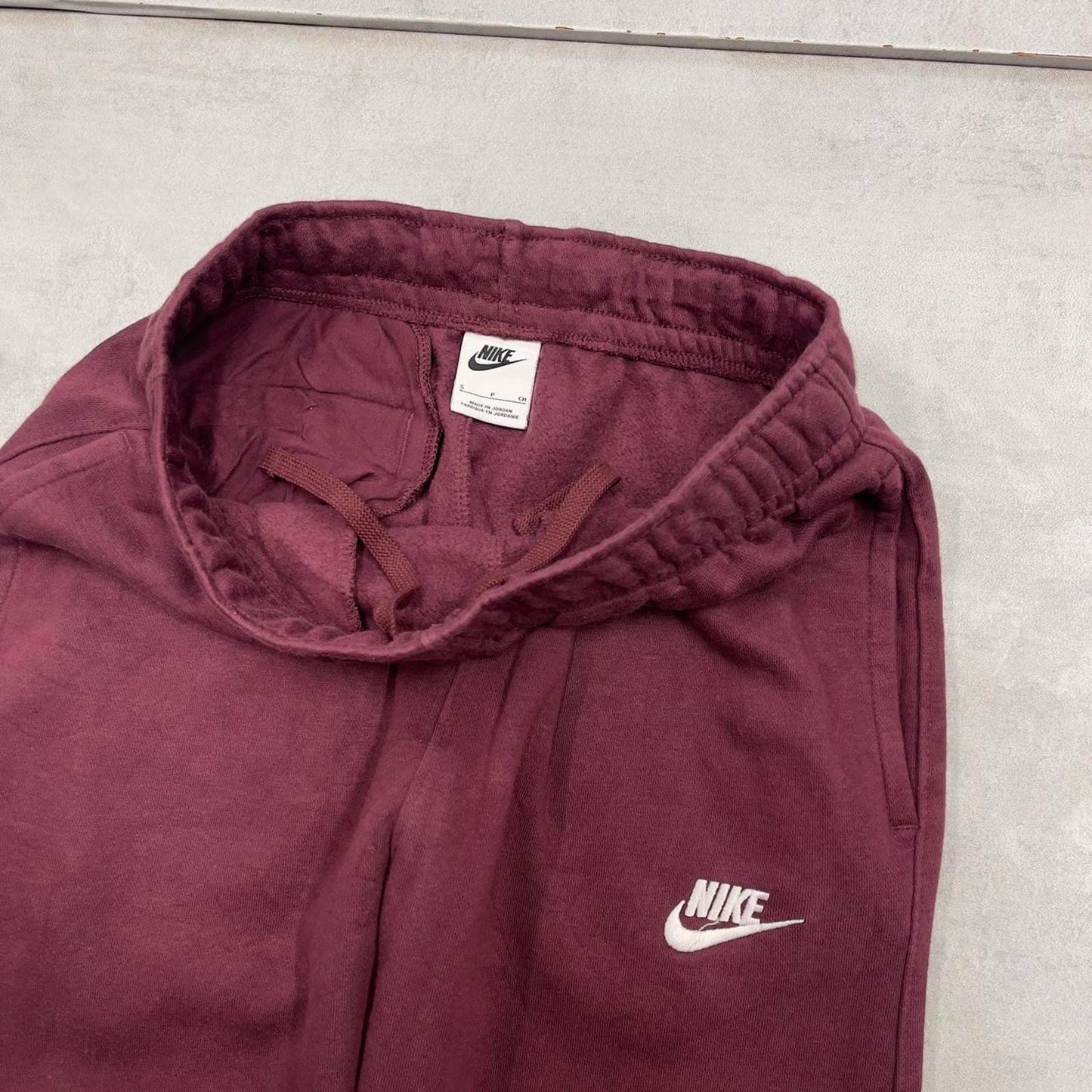 Y2k burgundy Nike joggers S mens gym comfy sweatpants swoosh logo