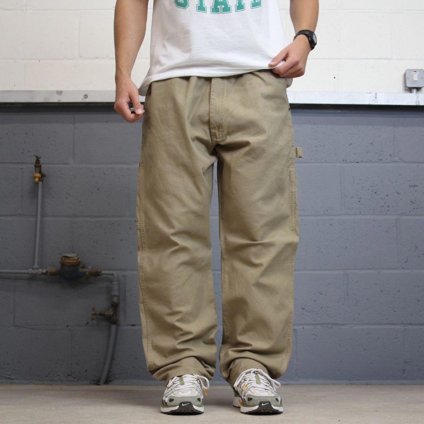 Khaki Wrangler carpenter pants W40L32 loose cargo skater style jeans