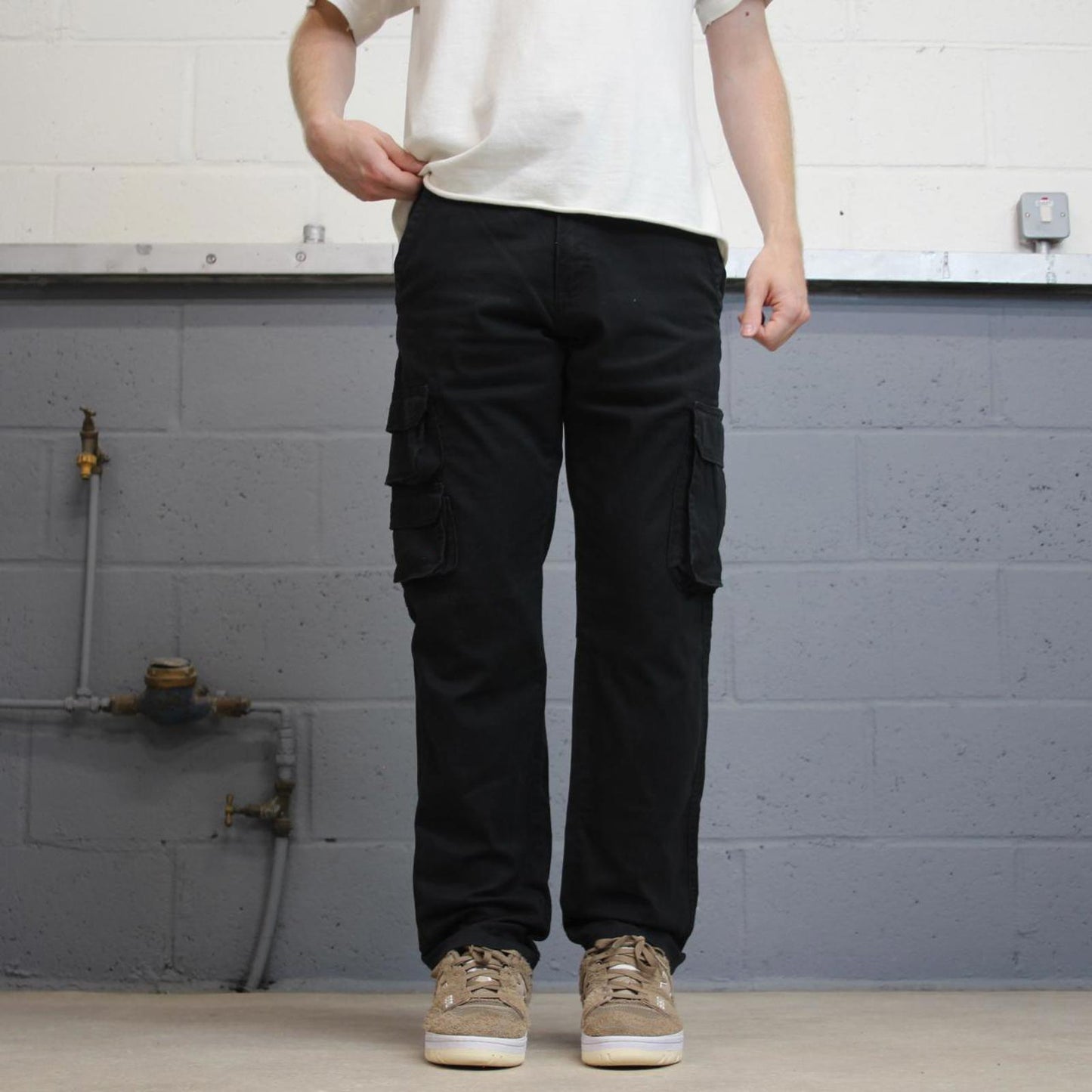 Mens black Wrangler cargo trousers W32 L30