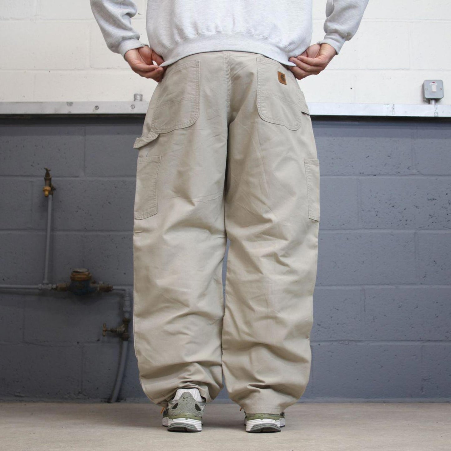 Baggy Carhartt carpenter pants W38L30 90s style skater canvasy loose wide leg beige cargos