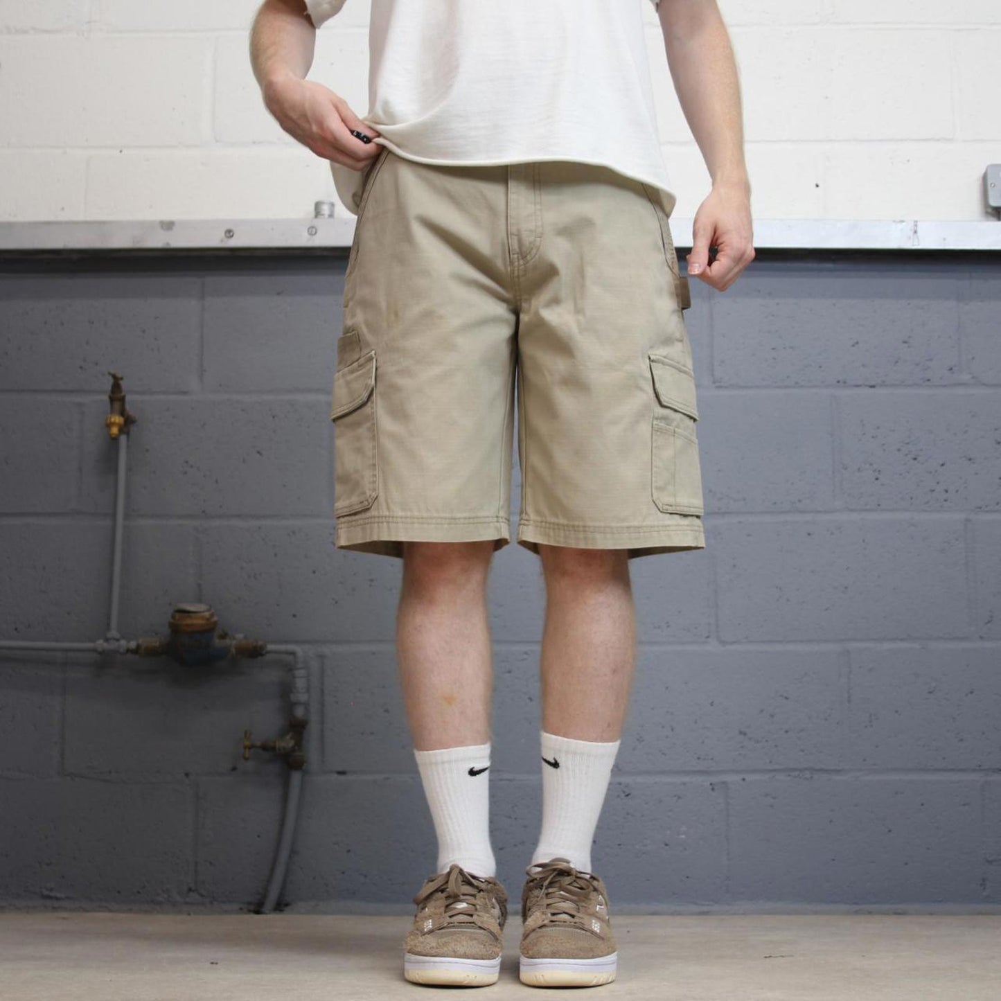 Beige baggy Dickies cargo shorts W32