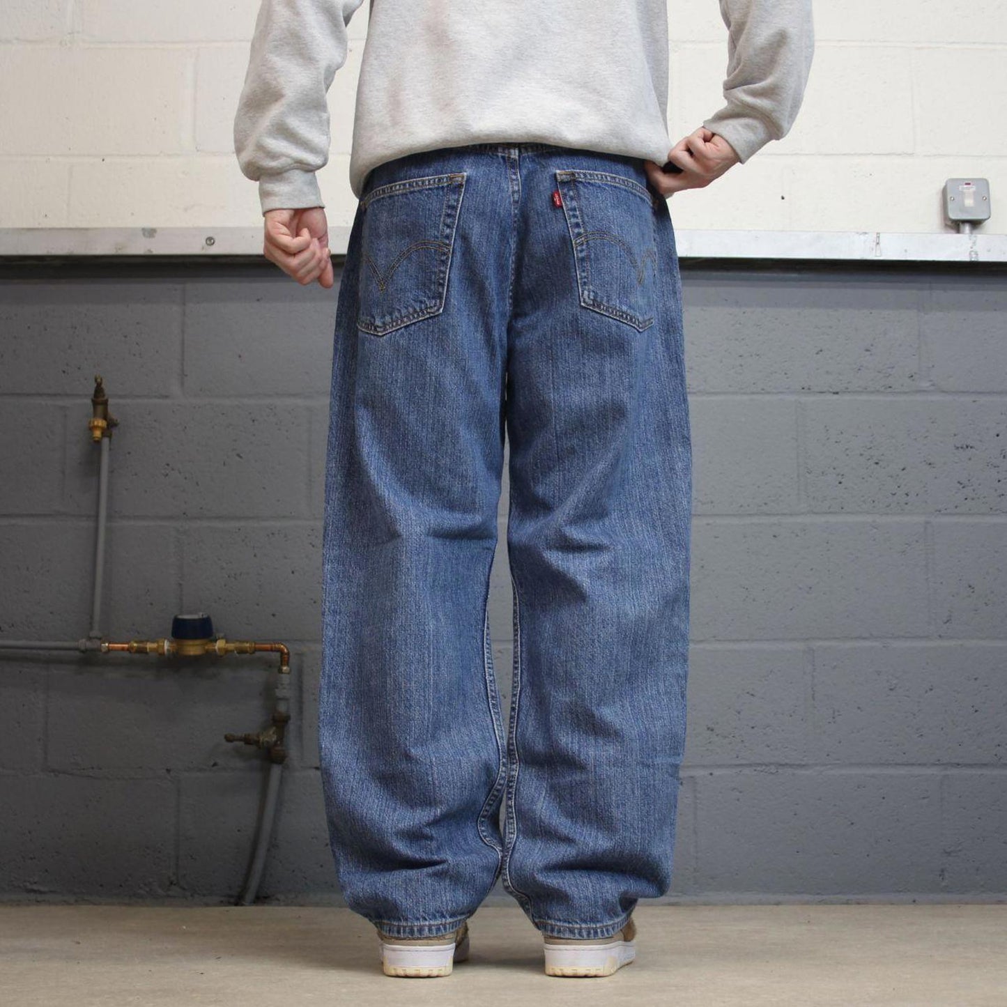 Vintage 00s Levis 550 relaxed fit baggy jeans blue Loose wide leg denim pants