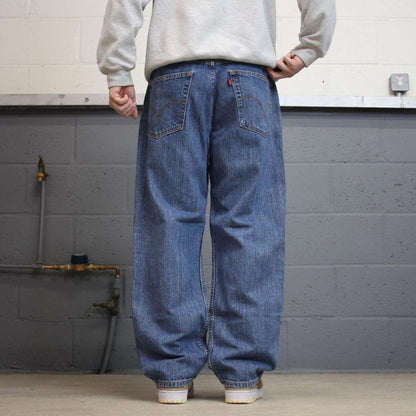 Vintage 00s Levis 550 relaxed fit baggy jeans blue Loose wide leg denim pants
