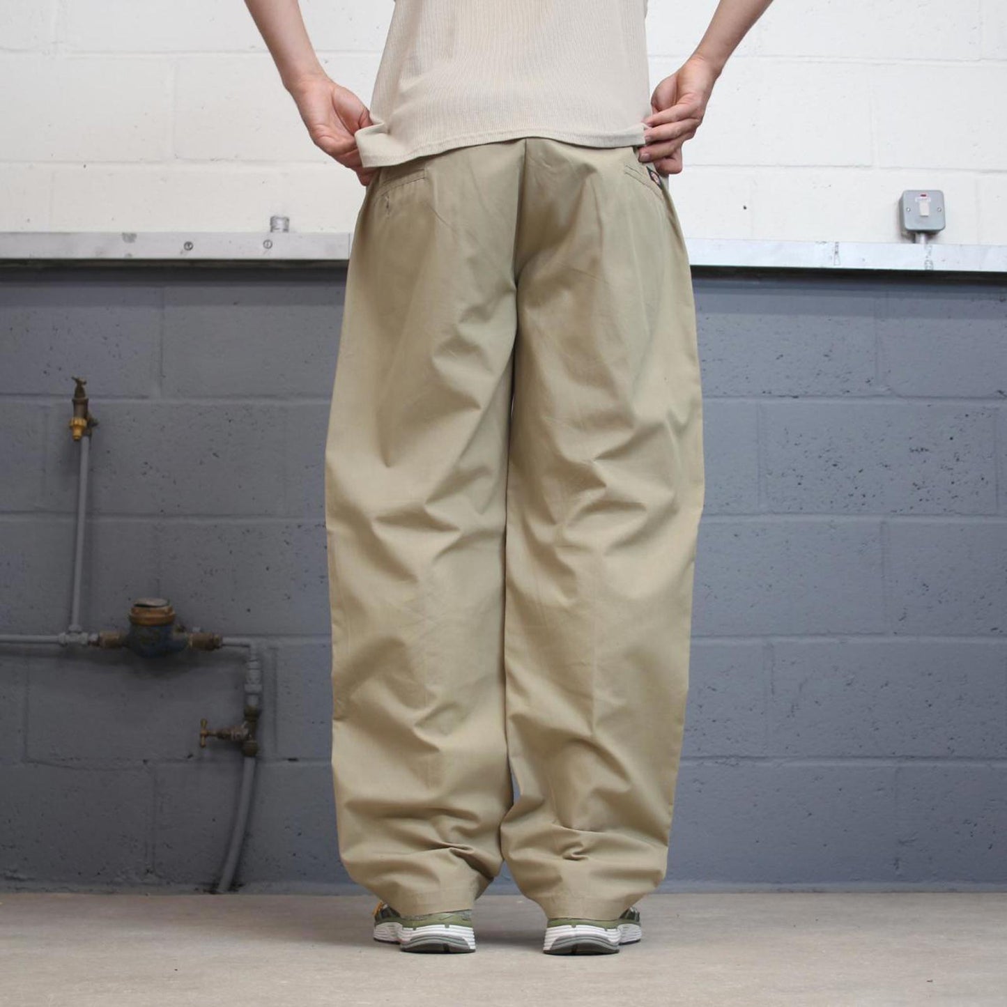 Vintage Dickies chino work pants W42L32 Khaki 90s skate style workwear trousers slim straight casual