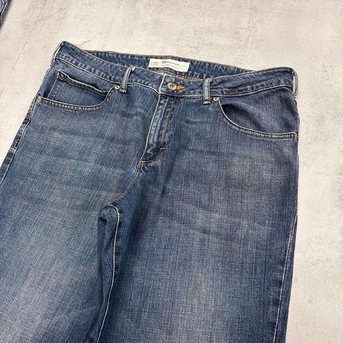 Lee jeans W38 L28 blue loose 90s style jeans stitch detail