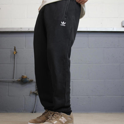 Y2k black Adidas joggers L loose casual sweatpants embroidered logo