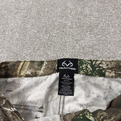 Realtree baggy camo hunting style cargo pants Y2K khaki camouflage pattern utility trousers