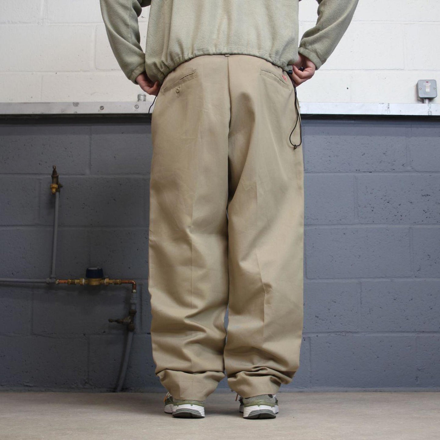Y2k baggy work pants loose beige Chino style skate trousers Red Kap workwear patch logo