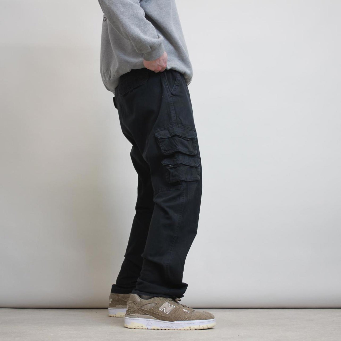 Wrangler cargo pants W38 L32 black regular taper cargo skate style pants