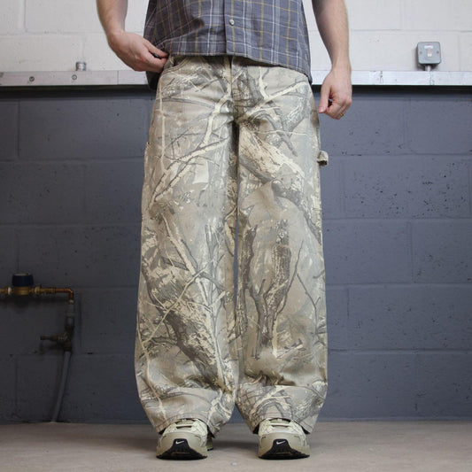 Women’s Baggy camo carpenter pants Y2K 9 green Love Soho loose leg camouflage utility trousers