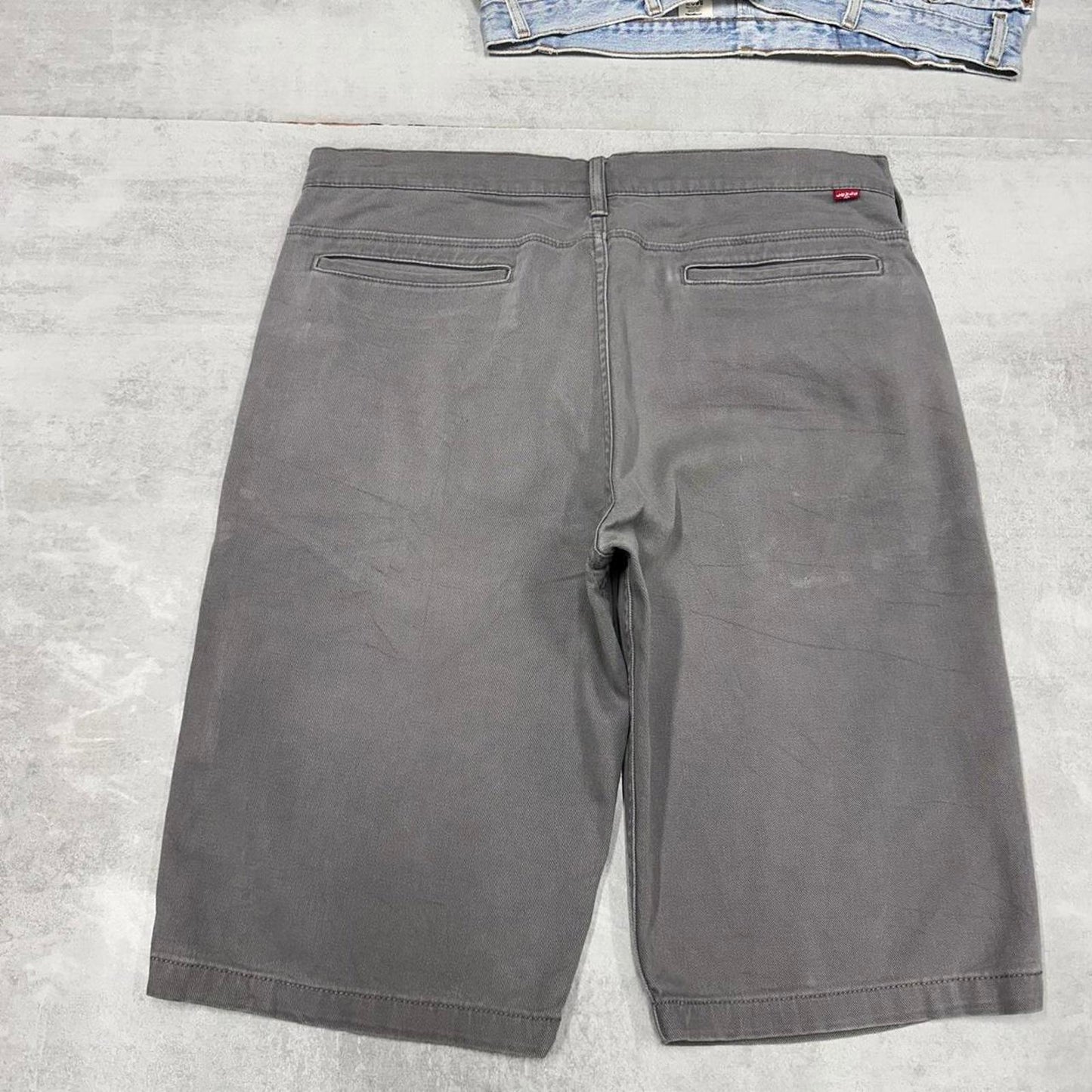 Mens Levi’s shorts W38