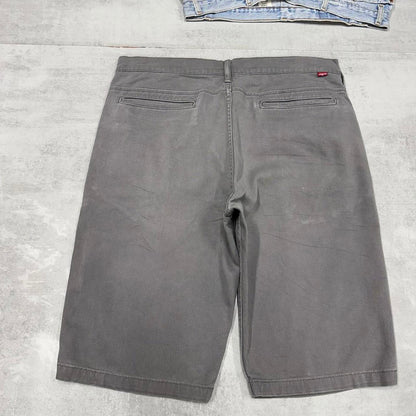 Mens Levi’s shorts W38