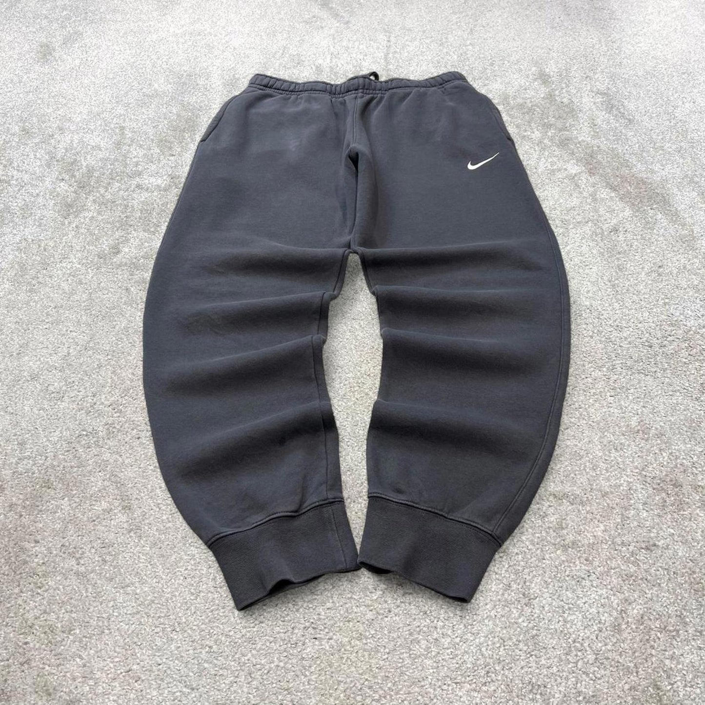 Dark Grey Nike sweatpants medium loose y2k style joggers Swoosh logo gym wear track pants