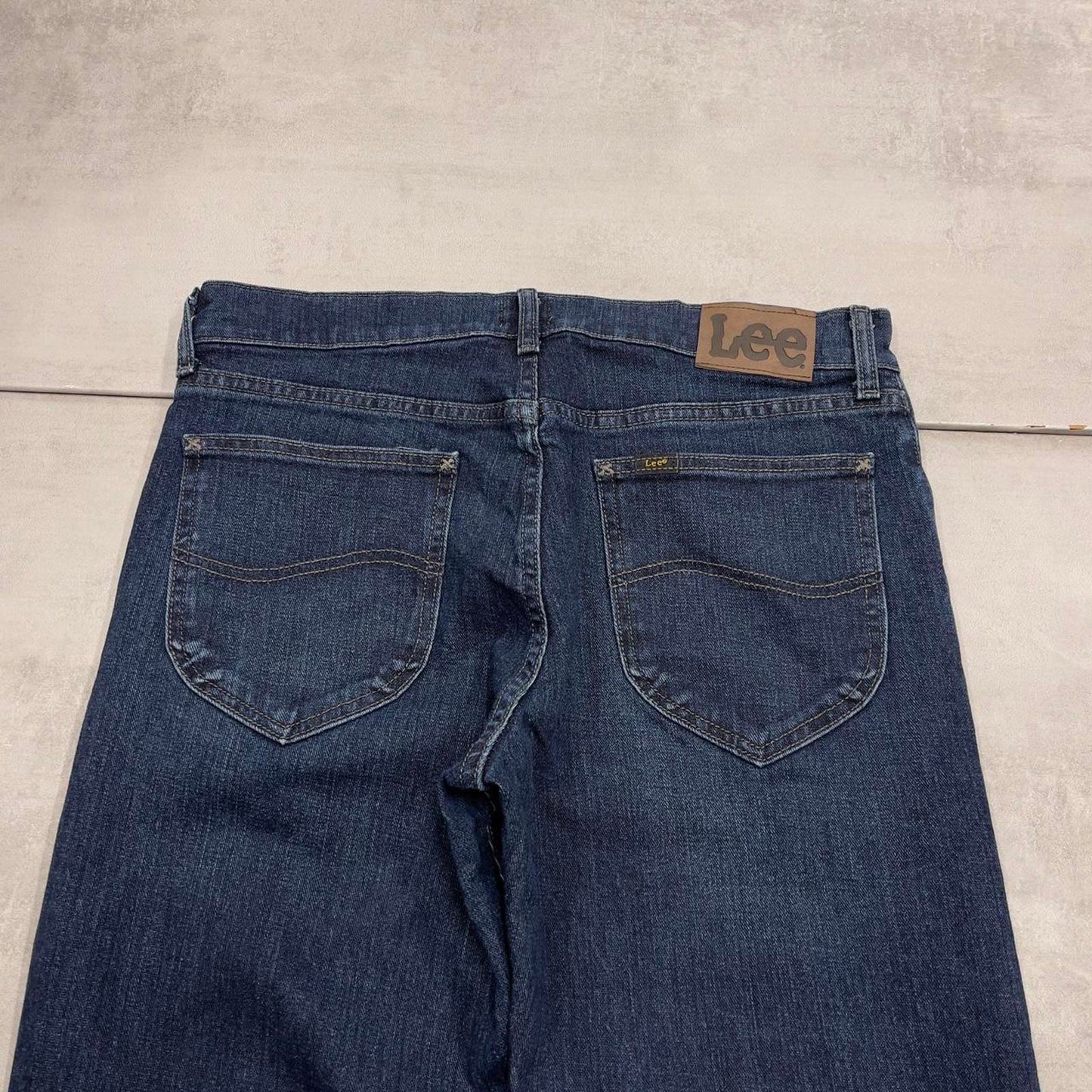 Blue Lee jeans W32L32 straight leg denim jeans waist patch