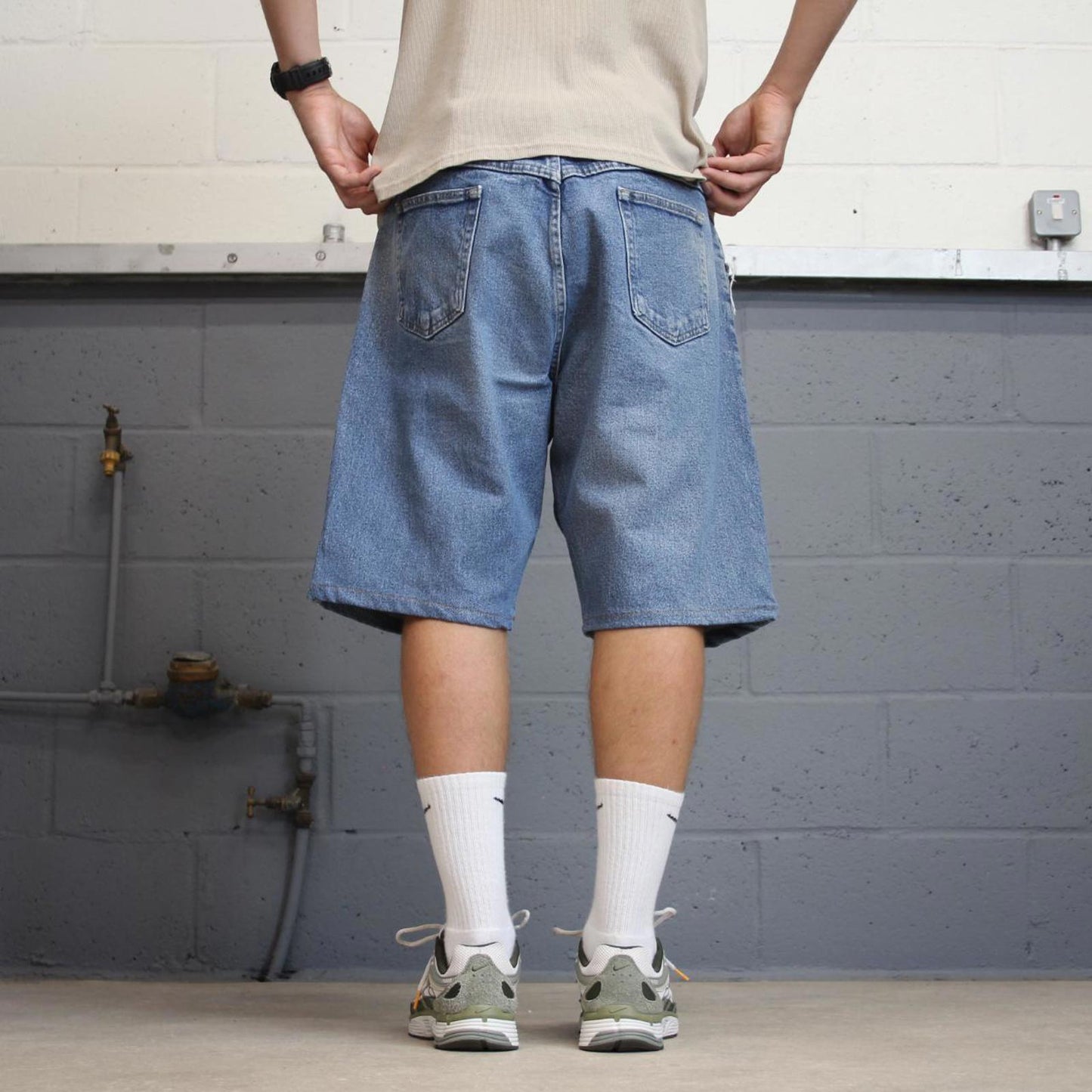 Blue Wrangler denim jorts W42