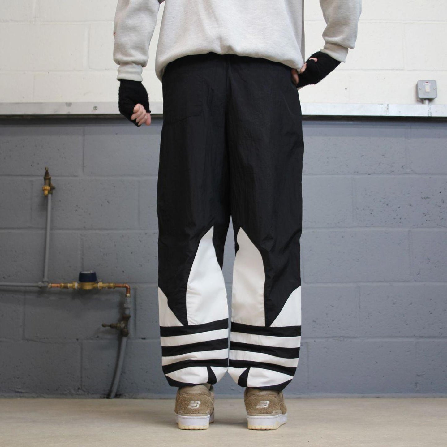 Black Adidas trackies 14 loose y2k style joggers adjustable stripe detail track pants