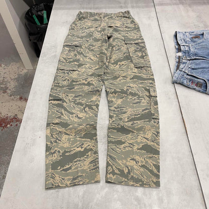 US Air Force cargo pants W30L36 baggy green digital camouflage trousers double knee utility