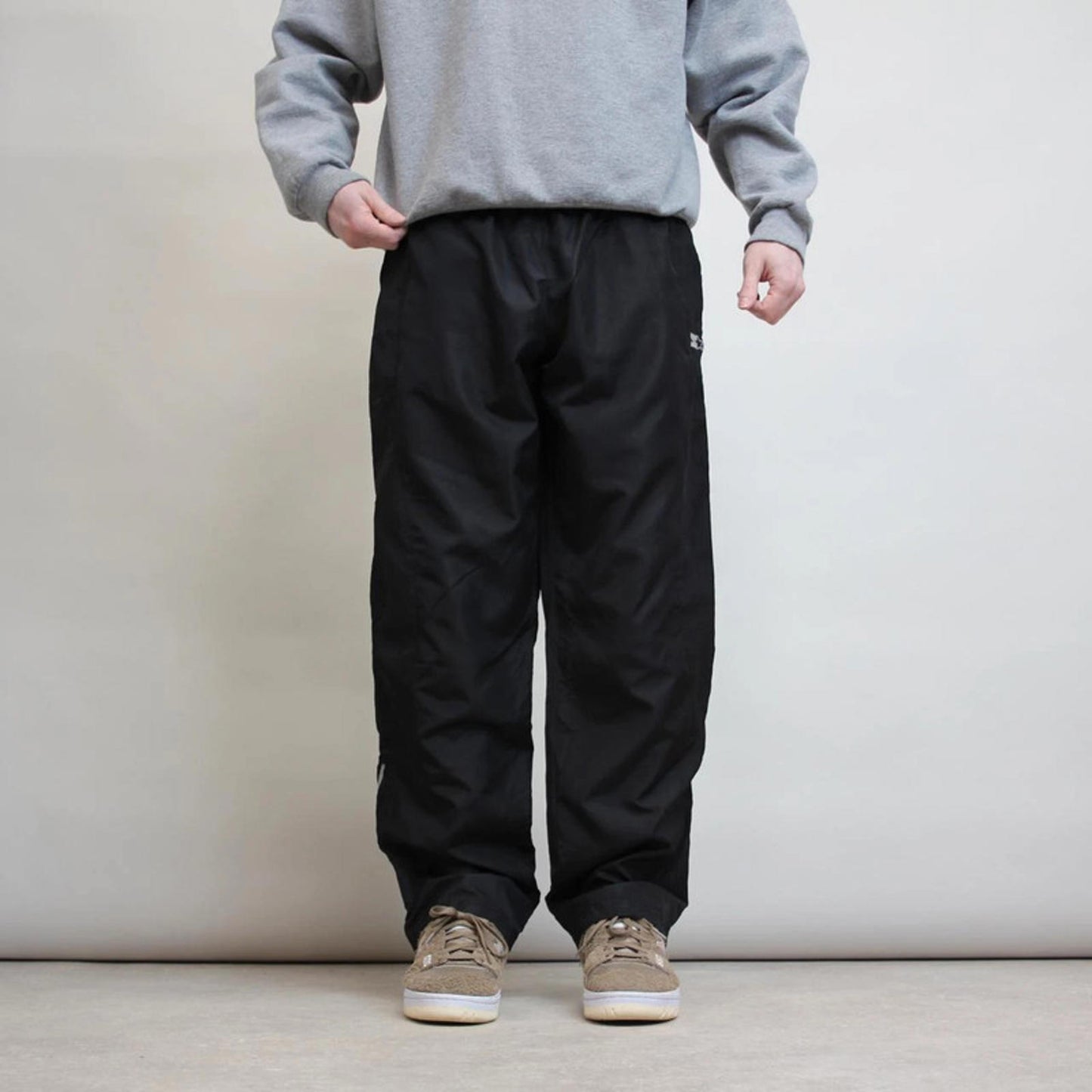 Black Starter tracksuit bottoms M Loose y2k shell suit trackies print logo