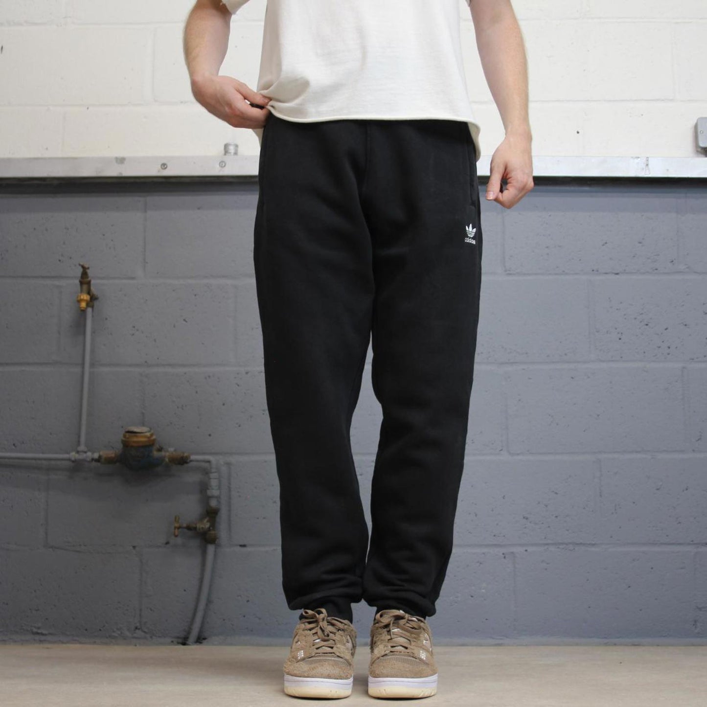 Y2k black Adidas joggers L loose casual sweatpants embroidered logo