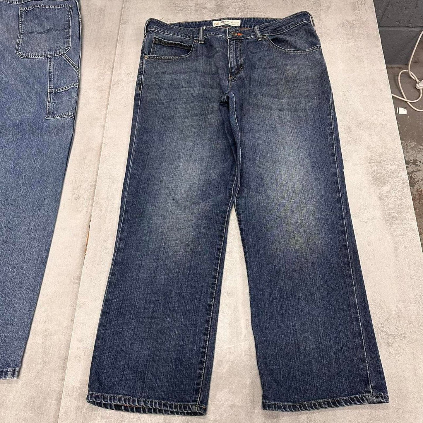 Lee jeans W38 L28 blue loose 90s style jeans stitch detail
