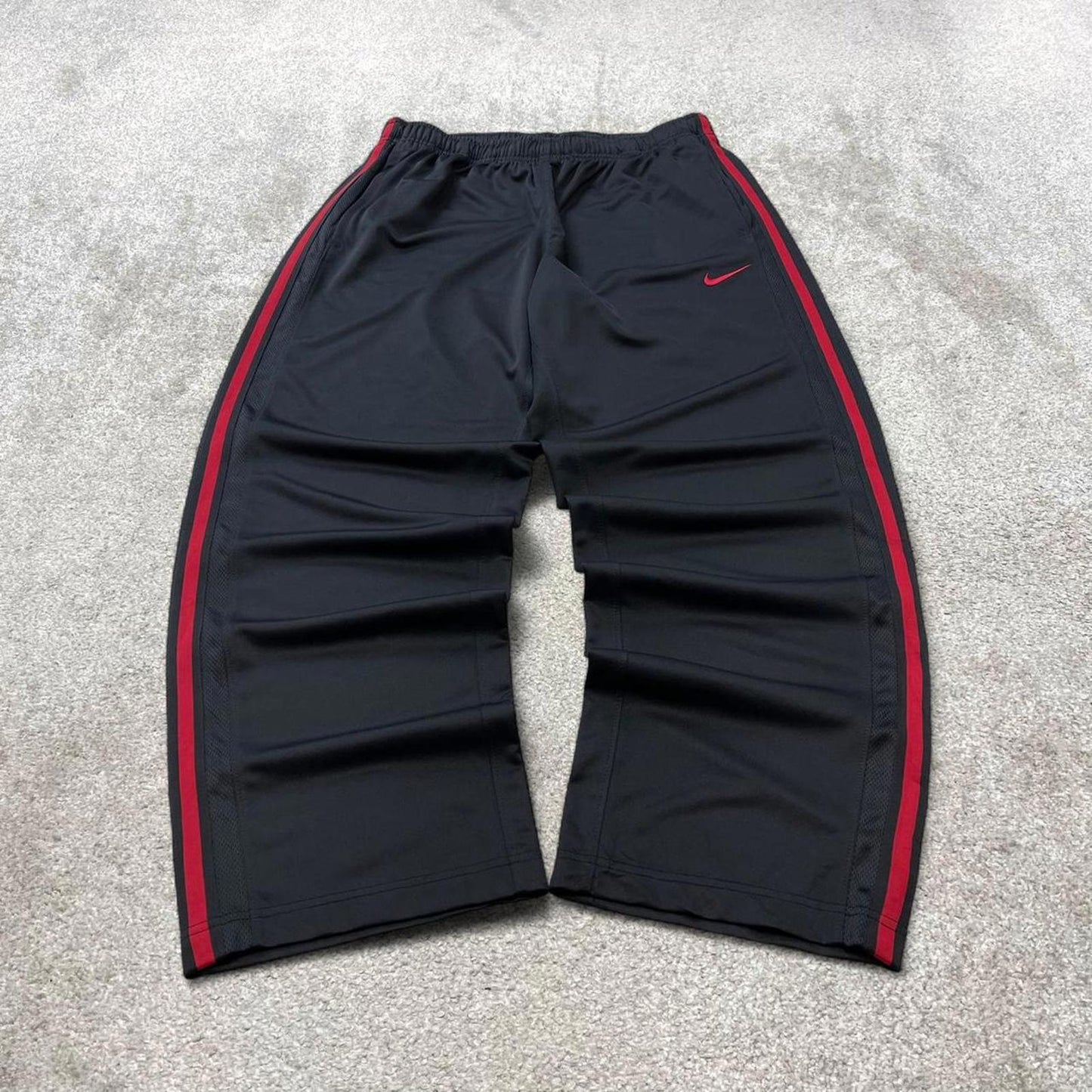 Black baggy Nike trackies Large loose y2k style joggers embroidered Swoosh track pants side stripes