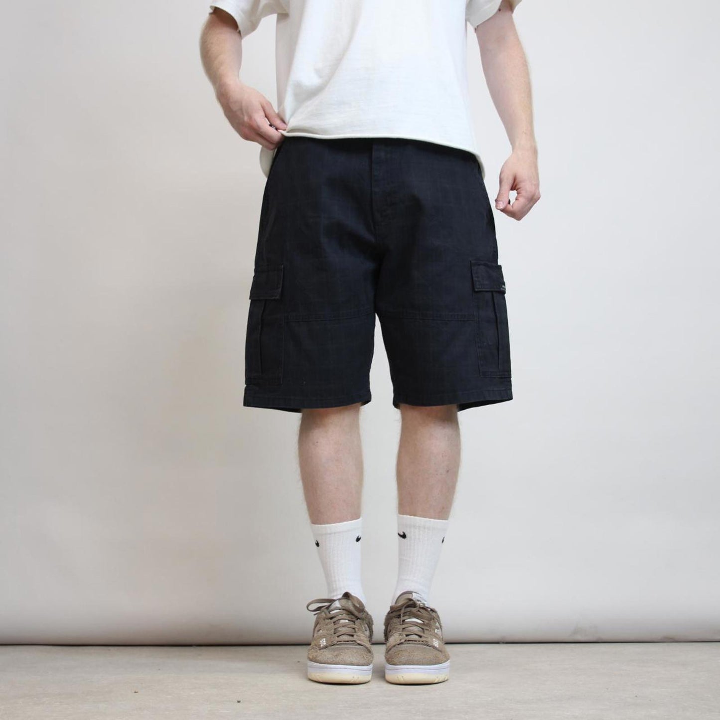 Checkered Wrangler cargo shorts W34