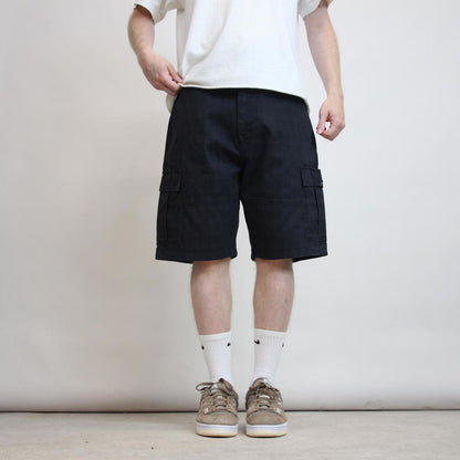 Checkered Wrangler cargo shorts W34