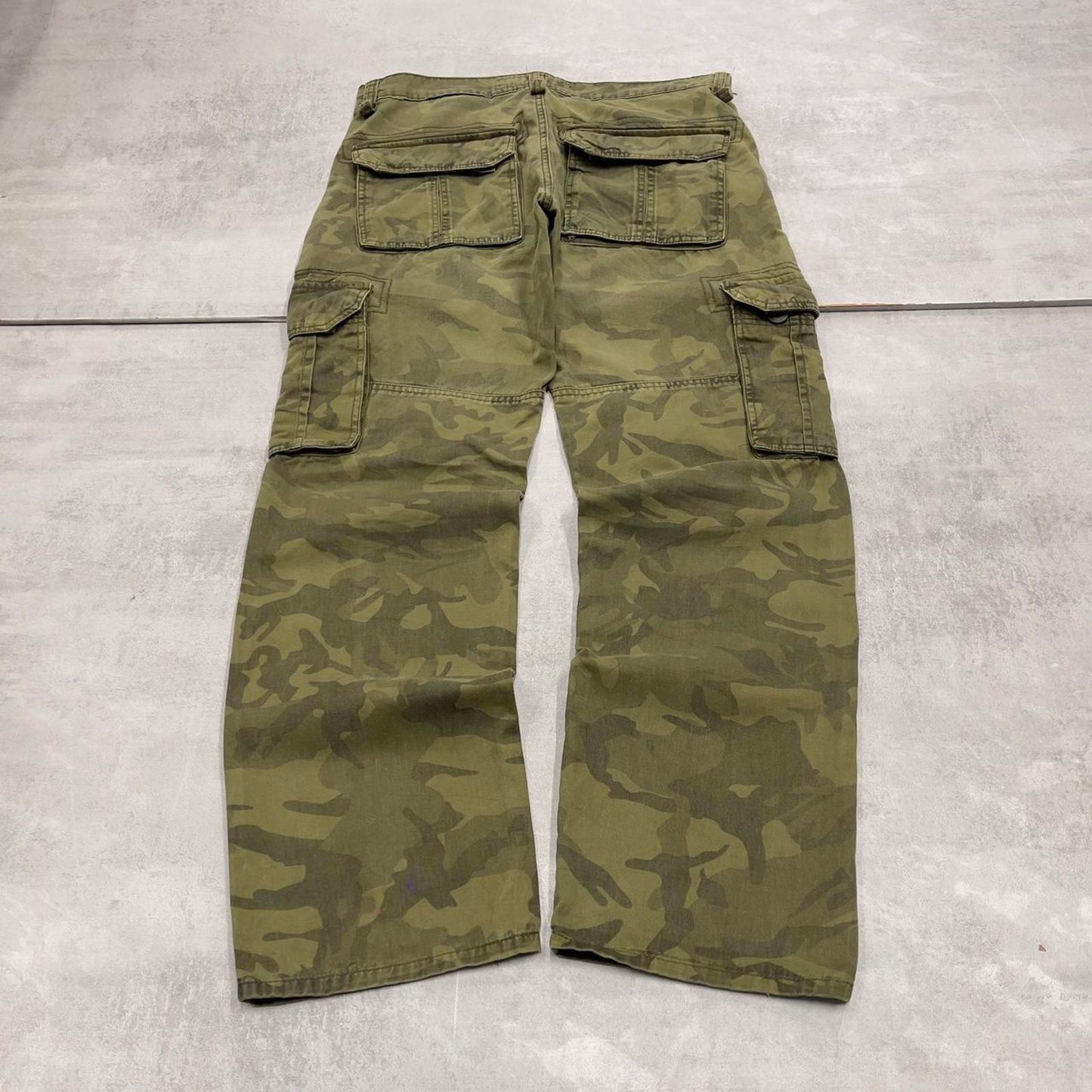 Baggy camo Halifax cargo pants W36L33 Khaki Green forest camouflage loose y2k style cargos