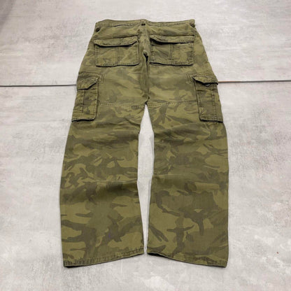 Baggy camo Halifax cargo pants W36L33 Khaki Green forest camouflage loose y2k style cargos