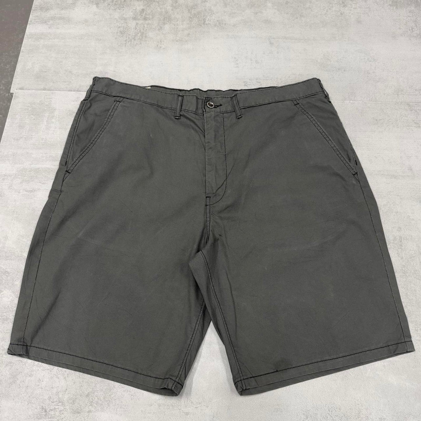 Loose Levi's shorts W38