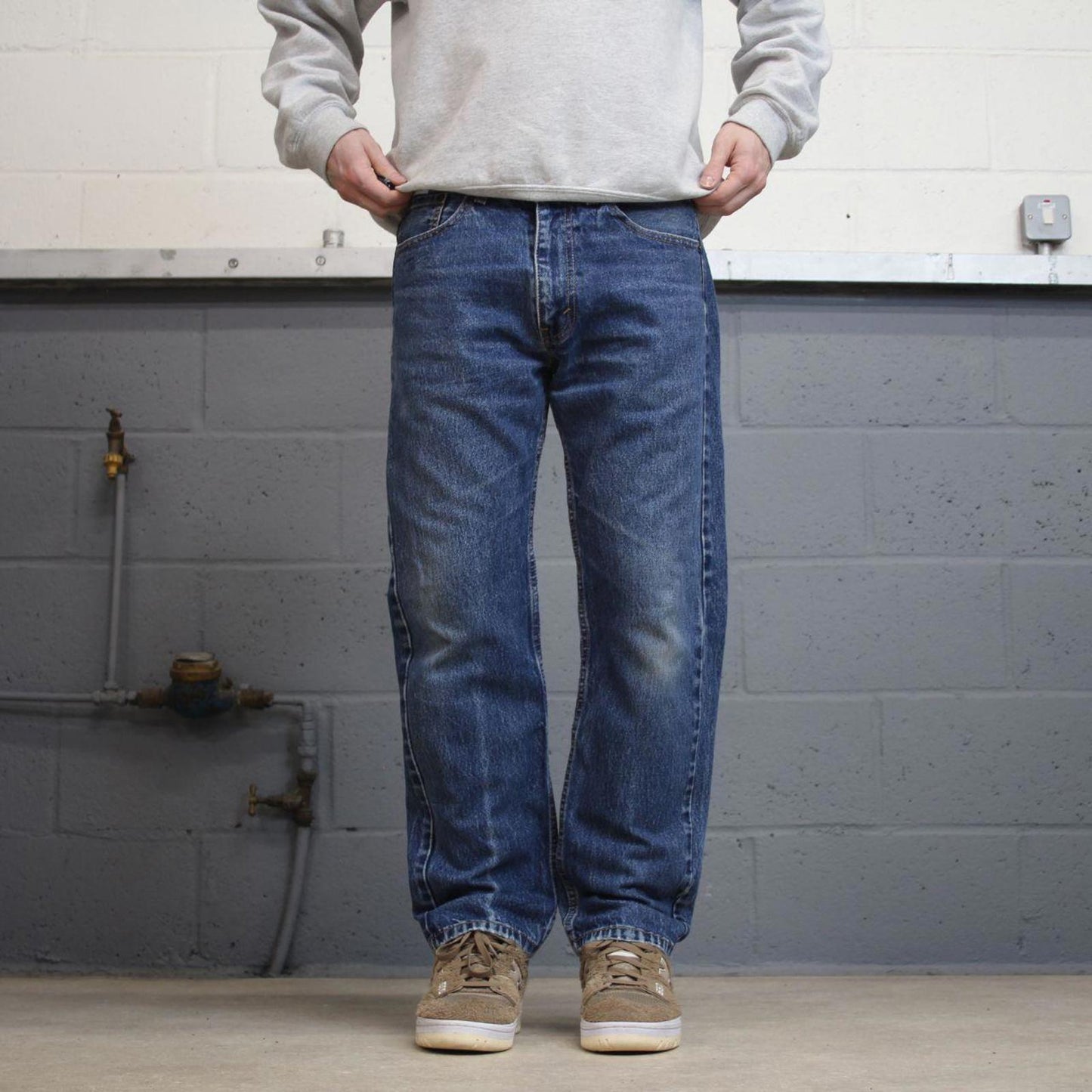 Vintage Levis 505 jeans y2k 90s skater style W34L29 blue 5 pocket 100% cotton denim pants