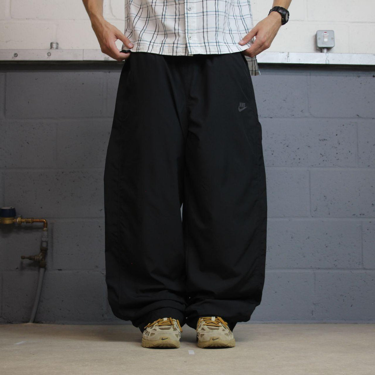 Y2K Nike baggy tracksuit bottoms black wide leg XXL lined casual swoosh logo track pants