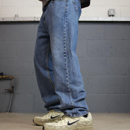Levi’s 505 jeans Y2K blue denim Levi’s straight leg 2000s style pants red tab logo