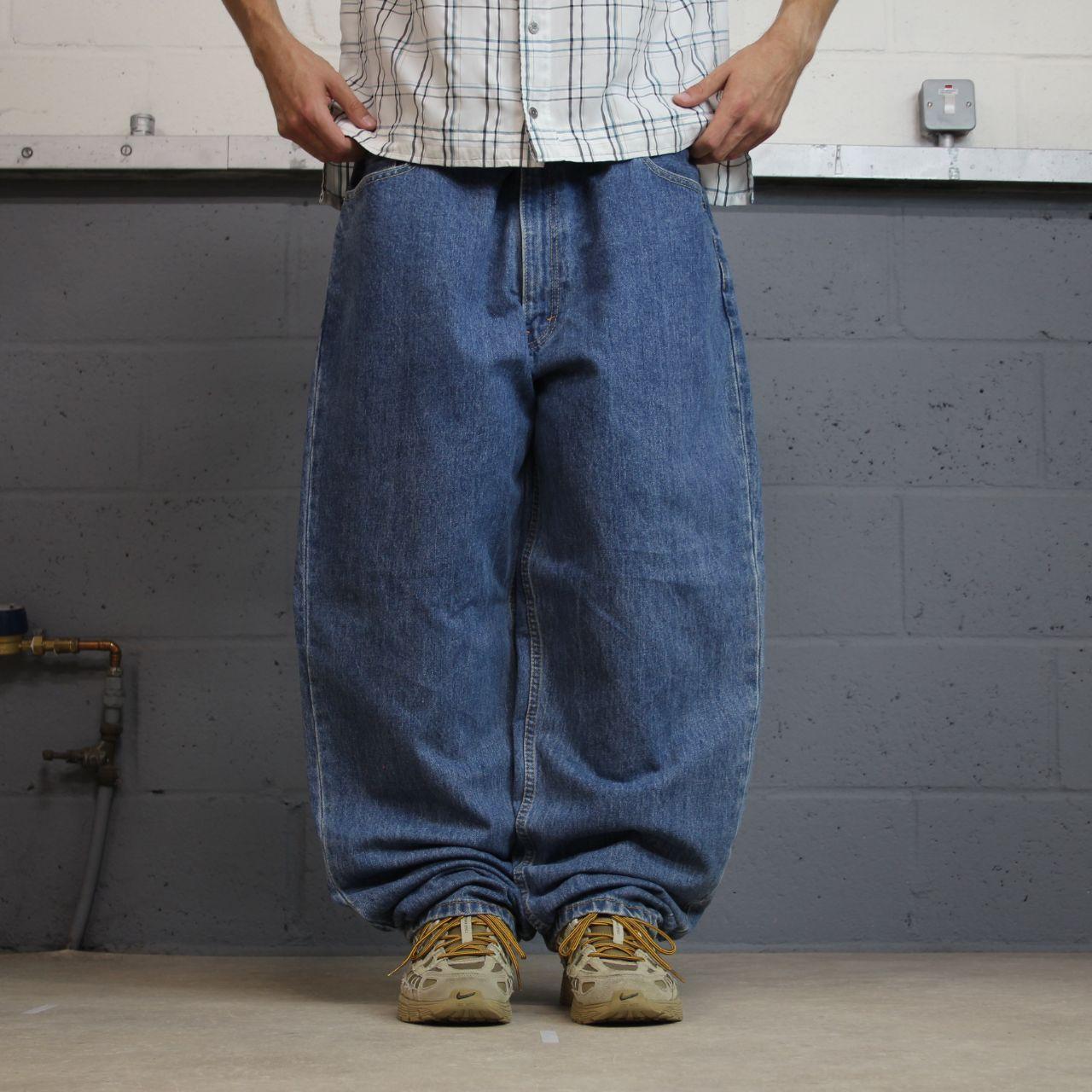 Baggy Levi’s 560 jeans y2k blue denim Levi’s wide leg skater 2000s style red tab logo pants