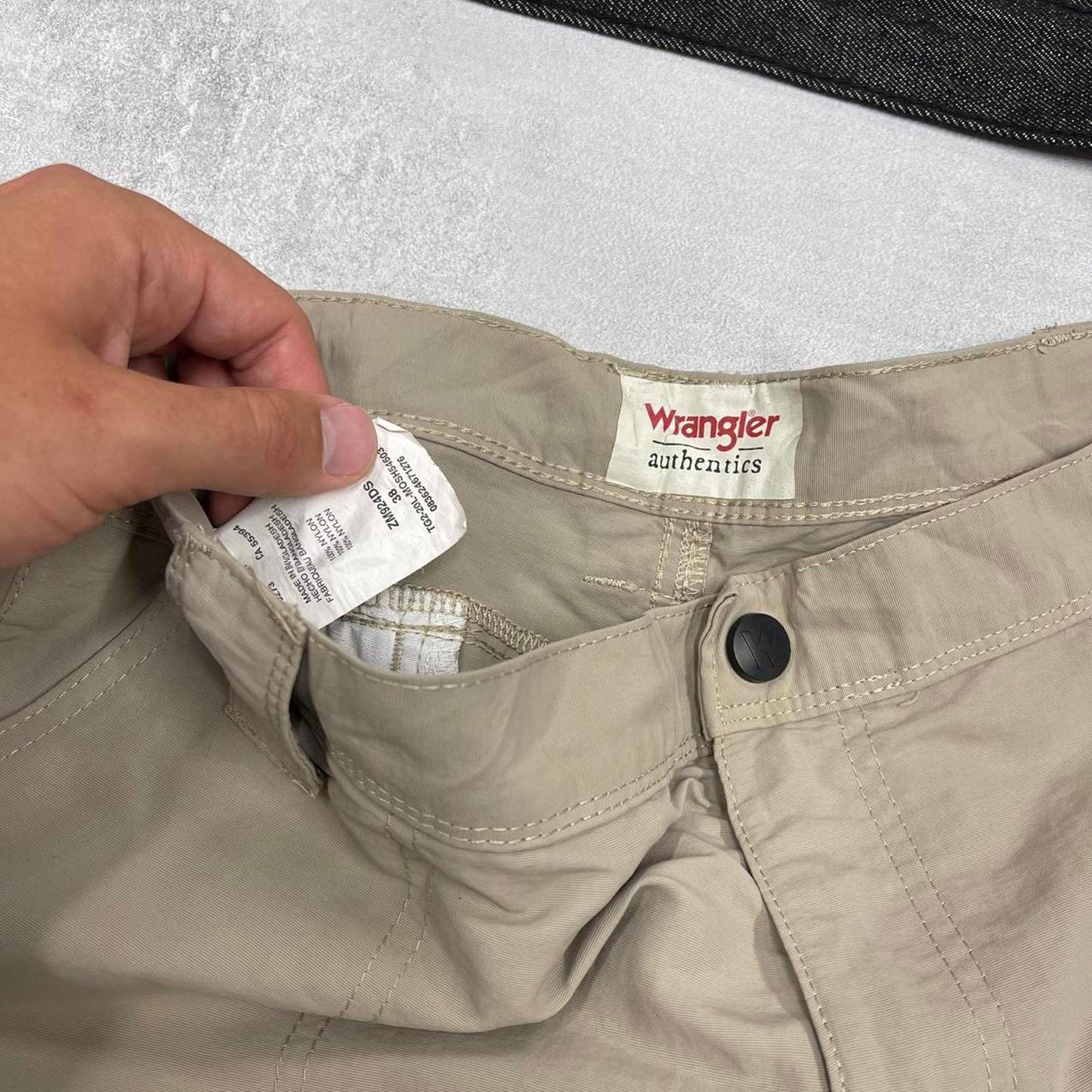 Mens baggy Wrangler cargo shorts W38