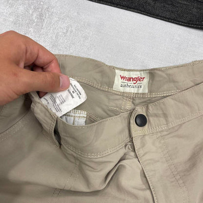 Mens baggy Wrangler cargo shorts W38