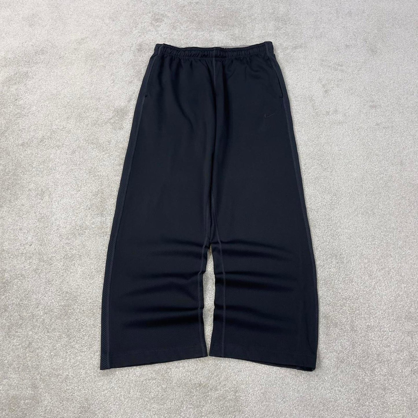 Nike Trackies XL Grey y2k 00s style loose leg joggers print logo fleece lined