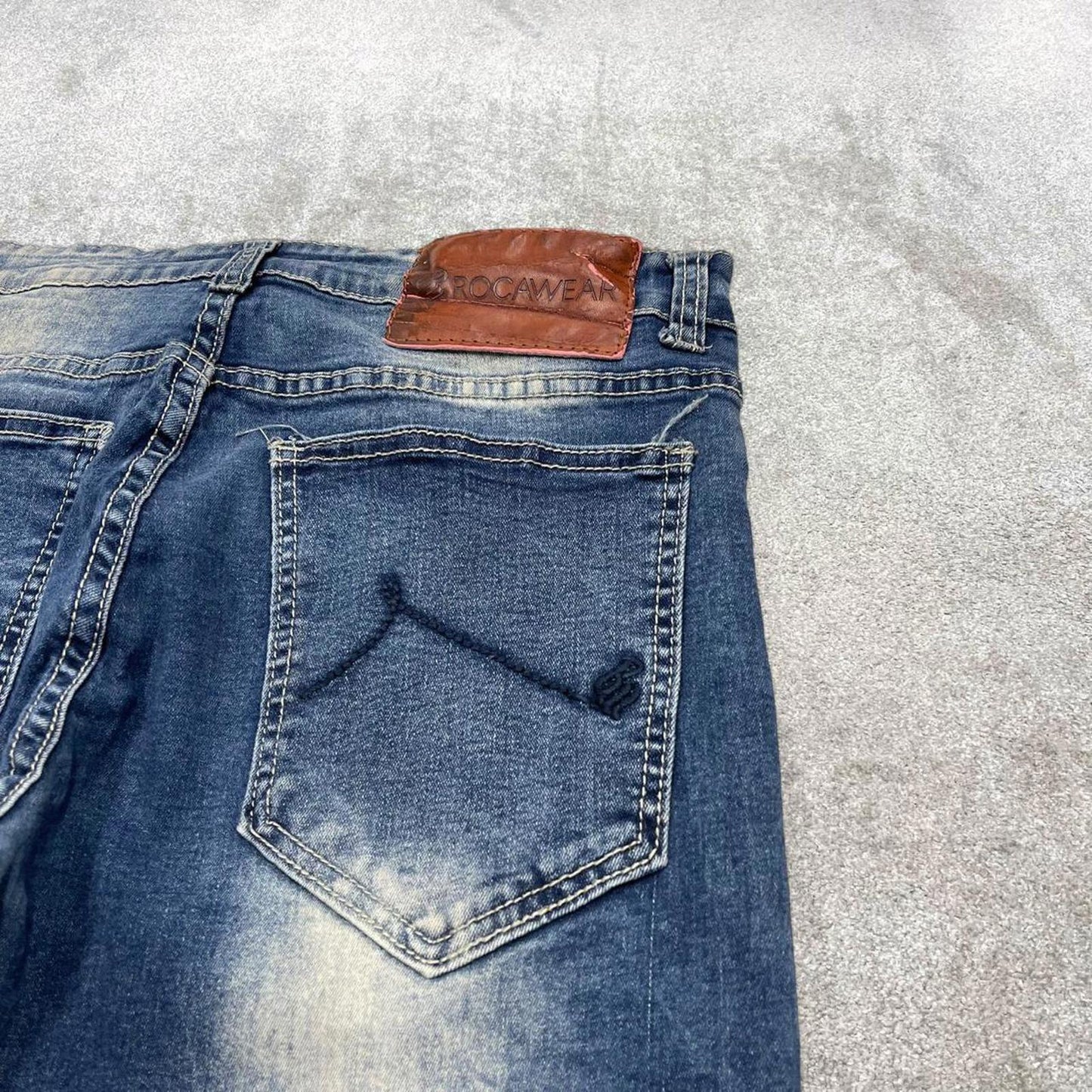 Y2k 00s embroidered Rocawear jeans W32L32 skinny blue denim stitch distressed skate style hip hop