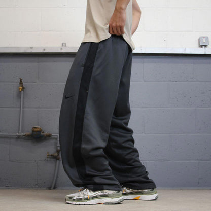 Baggy Nike Trackies XL Grey y2k 00s style fleece lined wide leg joggers embroidered logo side stripe