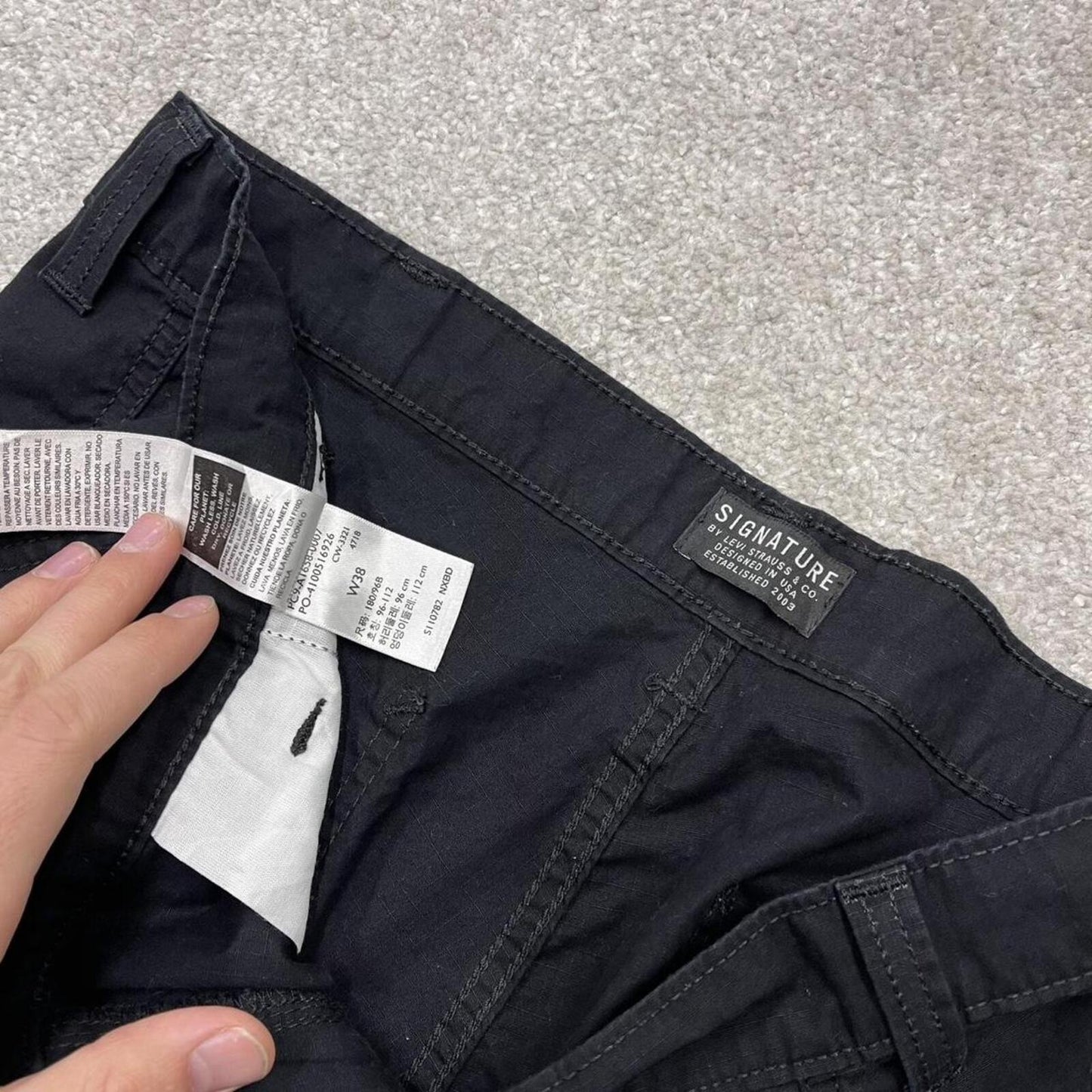 Y2k Levi's cargo shorts W38 technical style black Loose wide leg fit outdoors