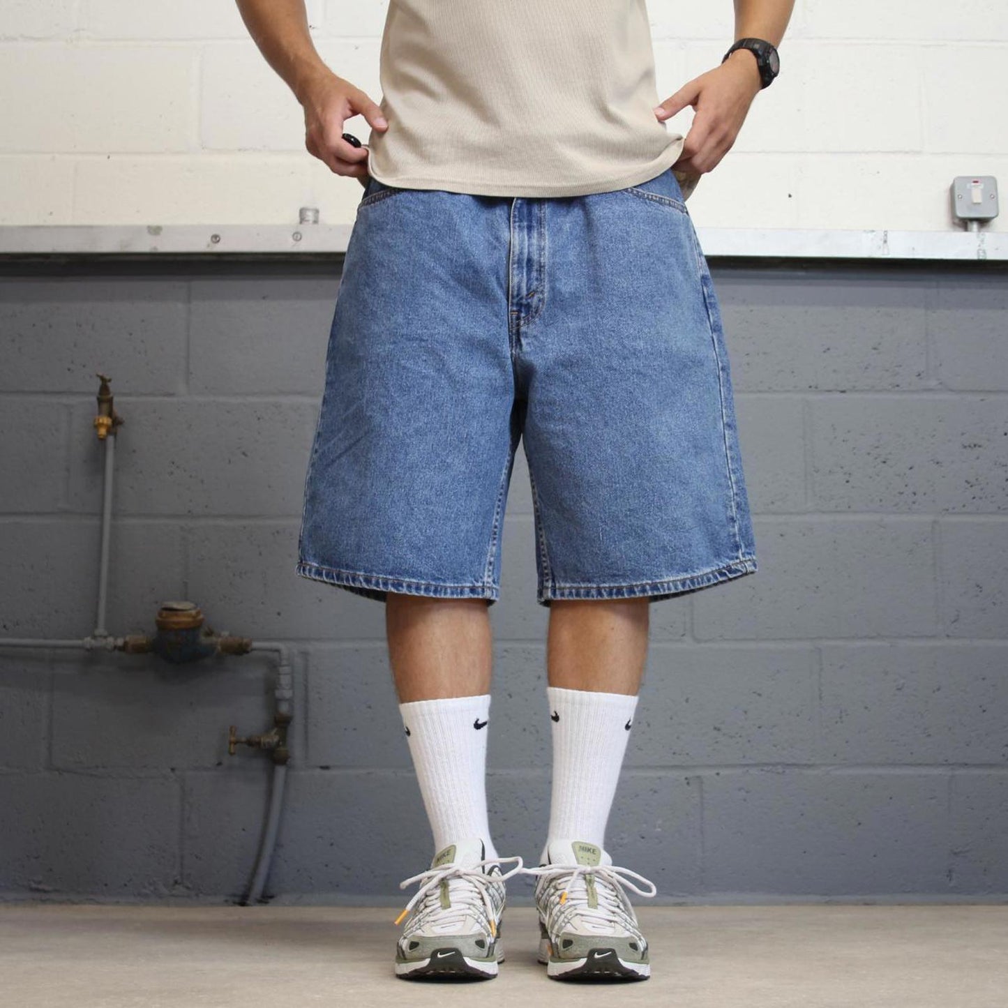Mens Levi’s denim shorts W40