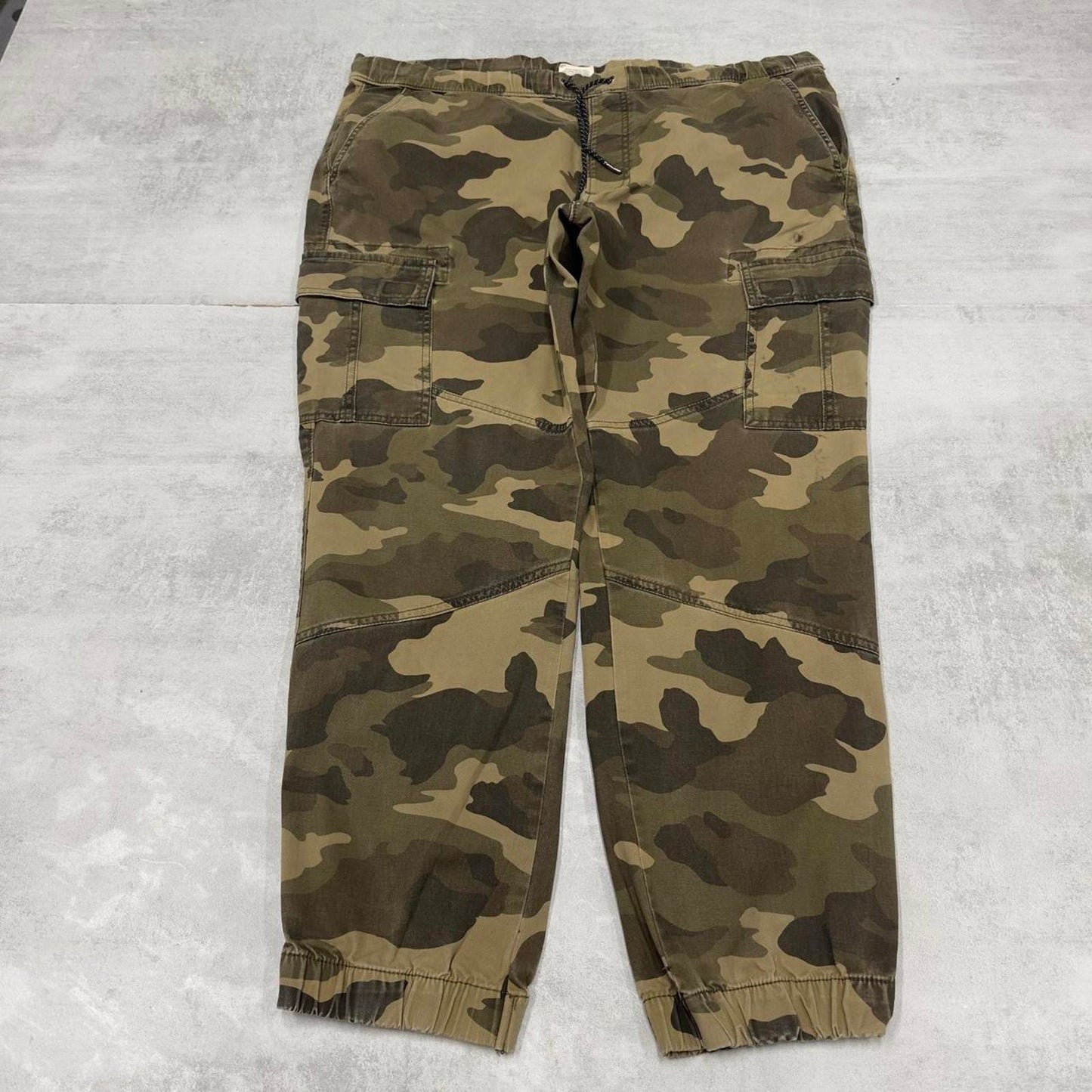 camo Urban Pipeline cargo pants W40L29 khaki green camouflage loose y2k style cargos utility pockets