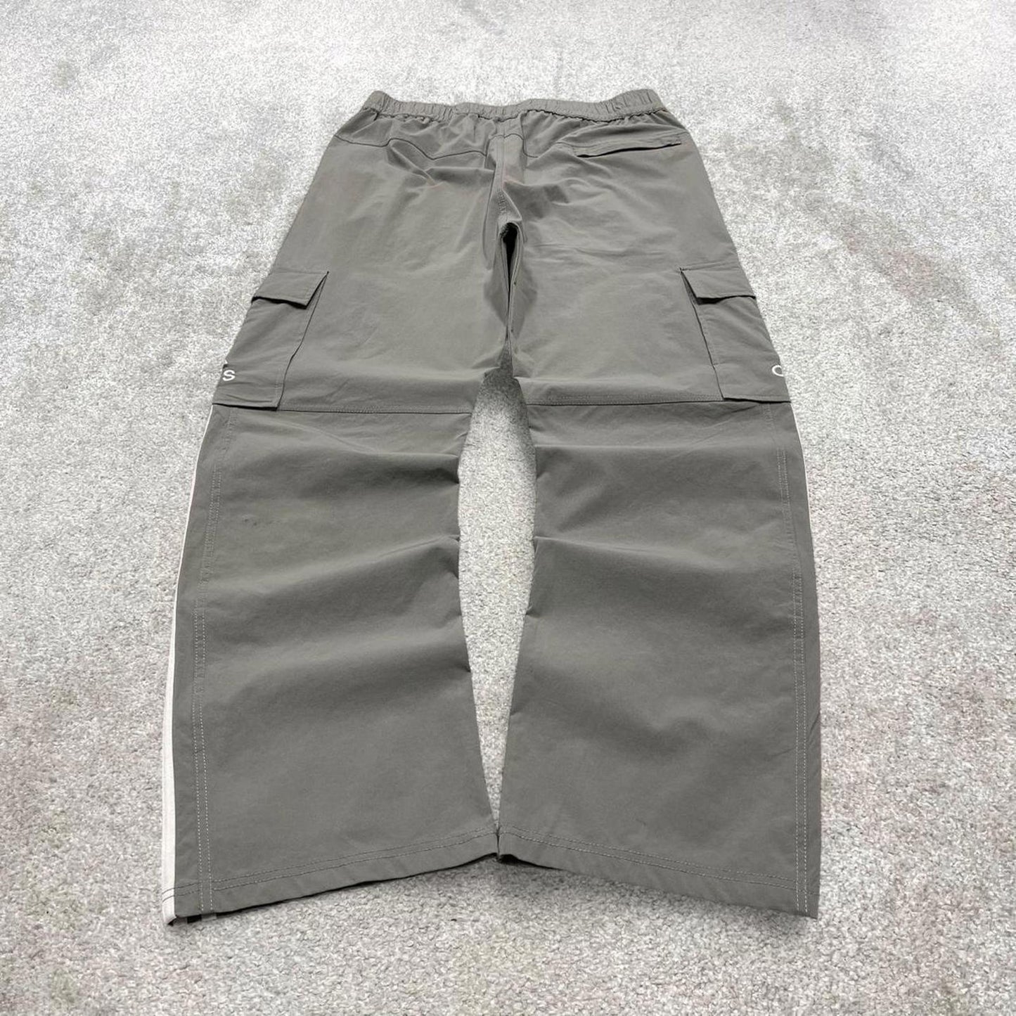 Grey Adidas tracksuit bottoms Medium y2k style sportswear cargo track pants