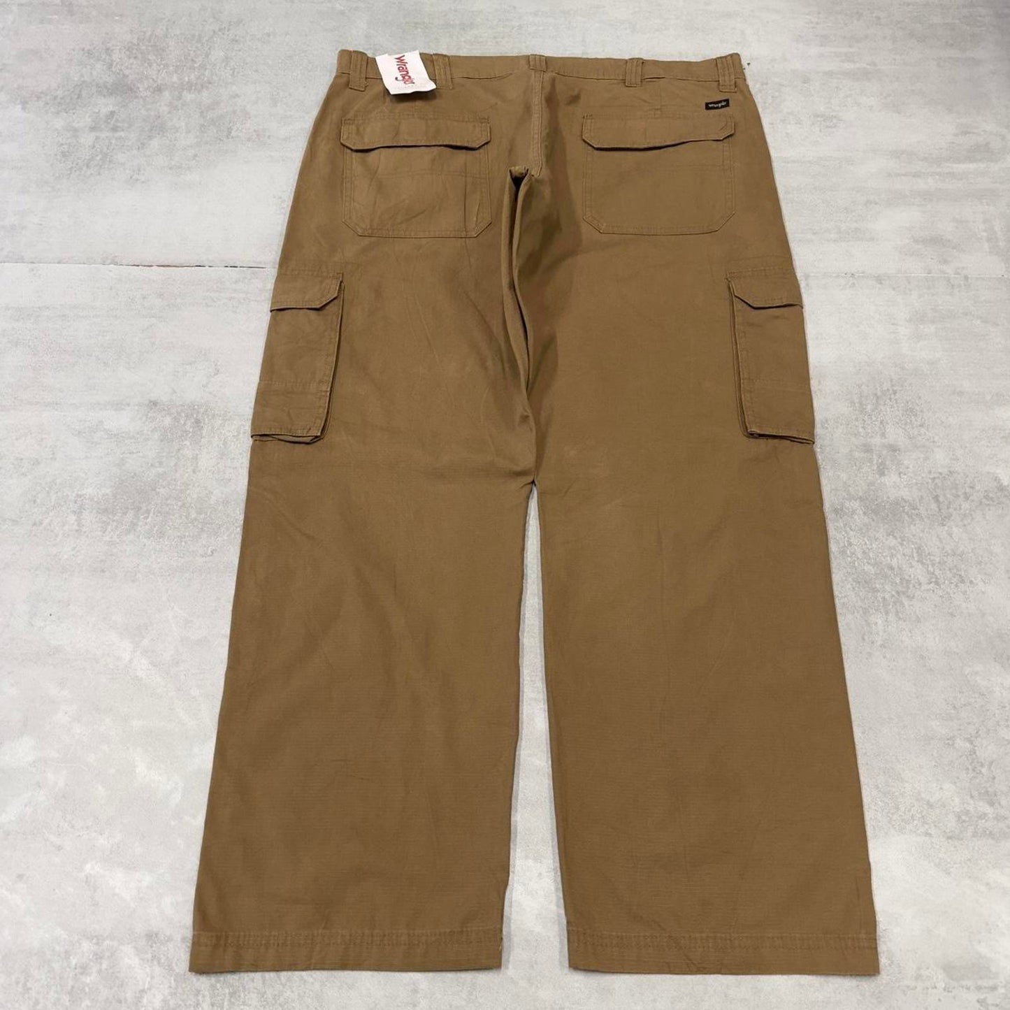 Wrangler cargo pants W38 L30 khaki loose lightweight floaty leg relaxed cargos