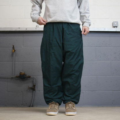 00s baggy Nike tracksuit bottoms green Medium loose y2k style sportswear track pants gym wear