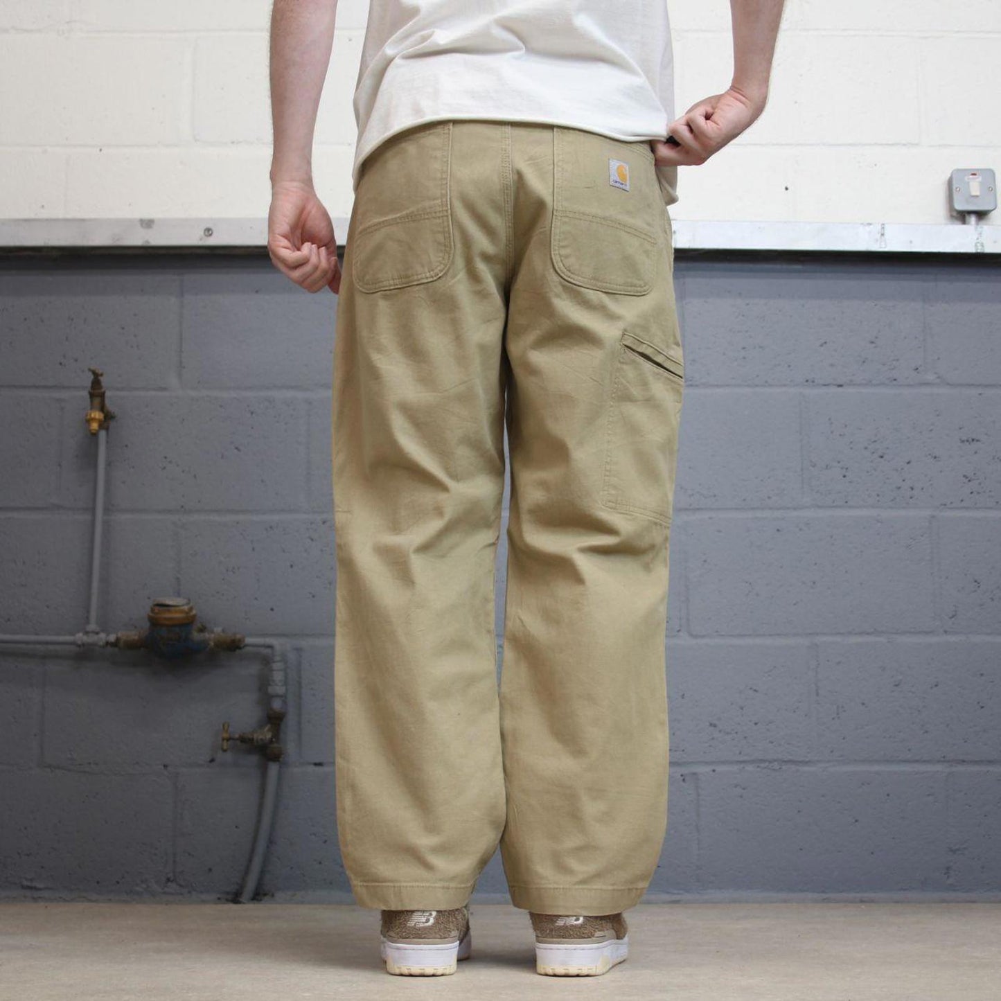 Tan Carhartt carpenter pants W36L28 relaxed 90s style skater loose leg cargos patch logo