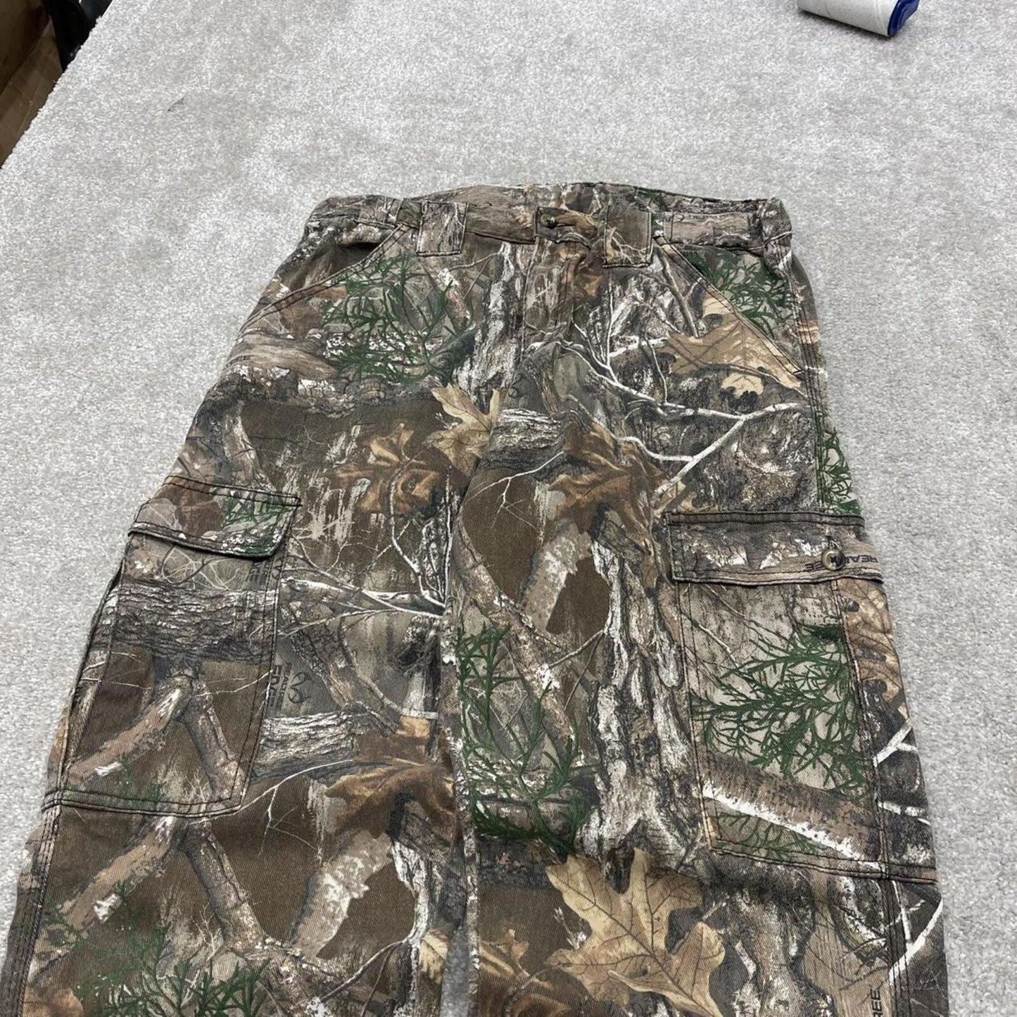 Y2k Realtree camo cargo pants Medium khaki floaty King's Camo forest camouflage pants